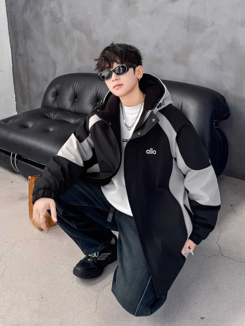 【88056】加绒加厚中间夹棉双面两穿冲锋外套一件过冬