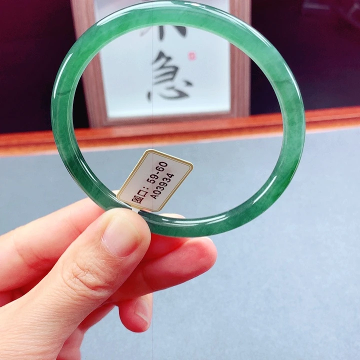 未镶嵌手镯翡翠圆镯