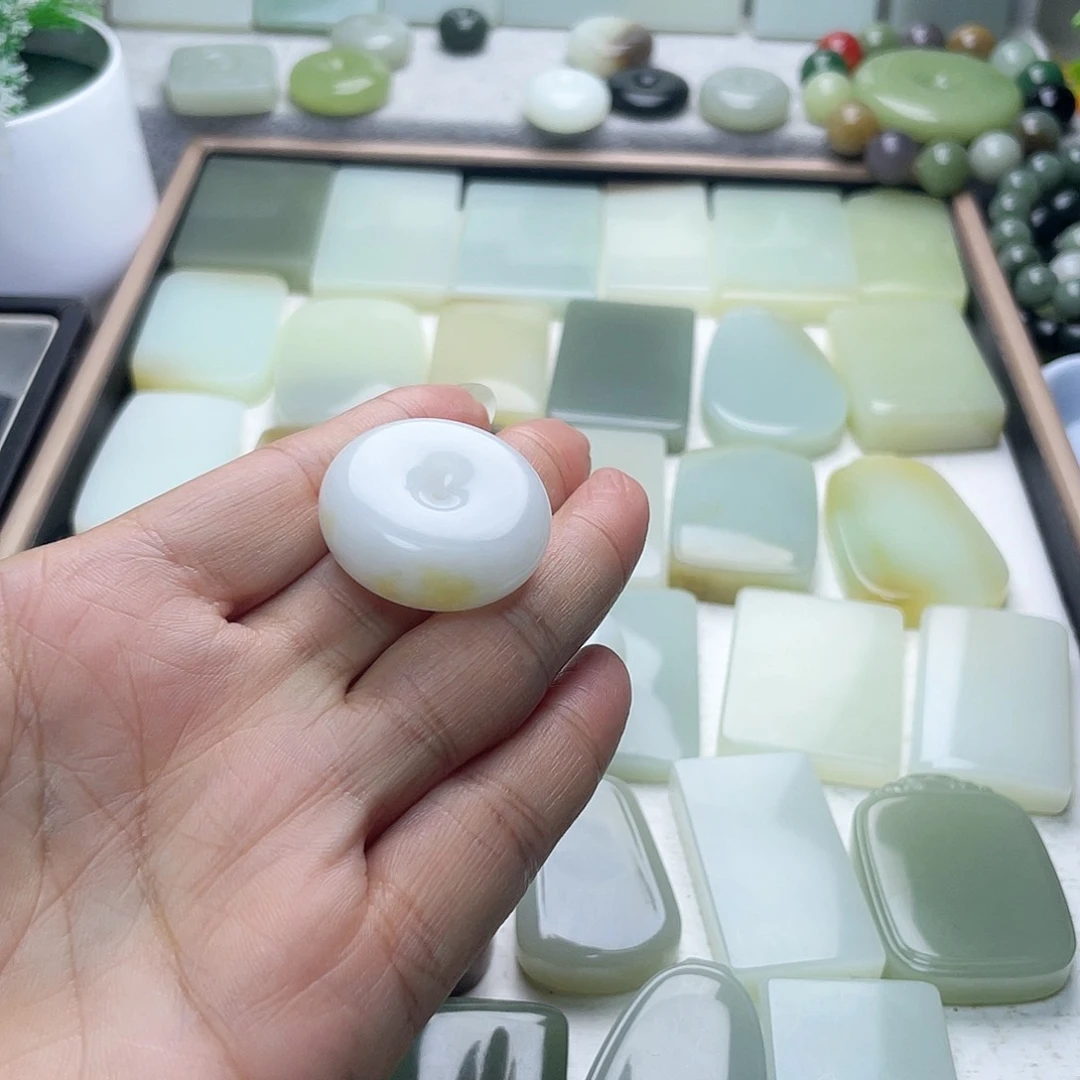 颈饰未镶嵌和田玉（糖玉）四*圈