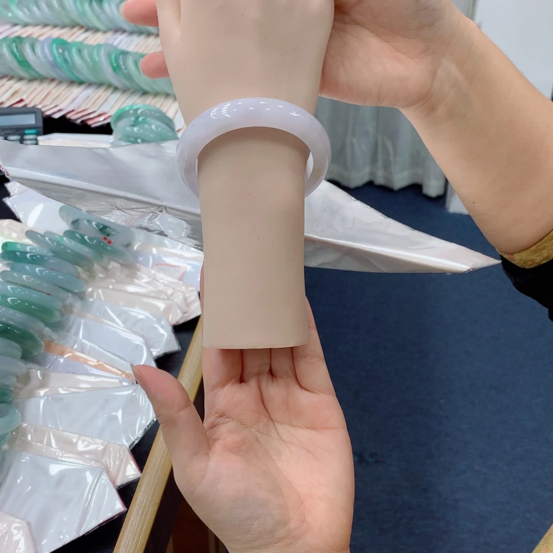 翡翠未镶嵌手镯48小时