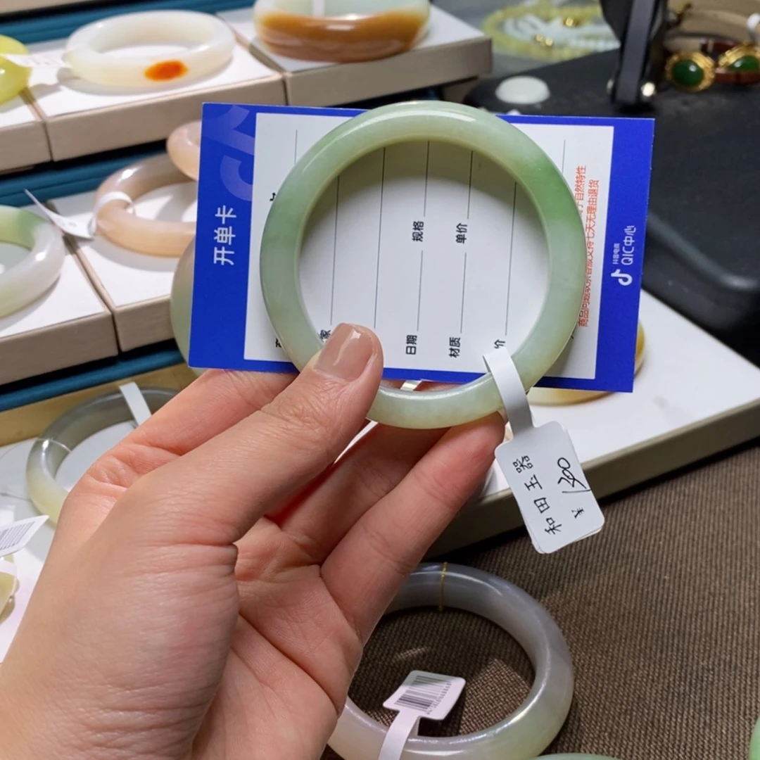 【闪购商品】和田玉手镯未镶嵌