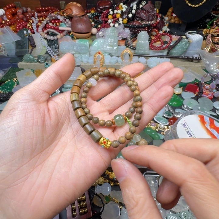 卢***霏绿檀绿檀手串6688