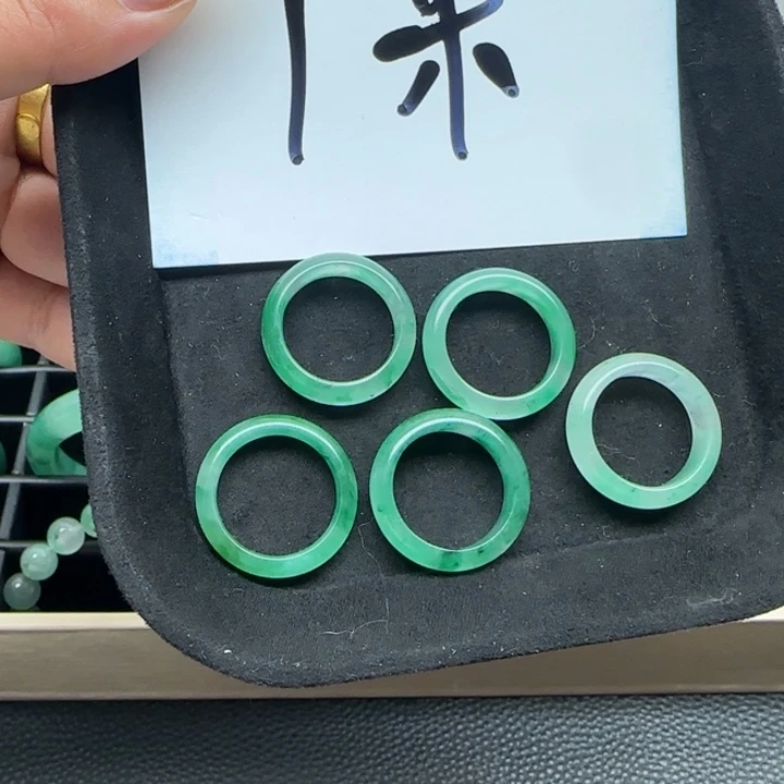 石英质玉未镶嵌颈饰