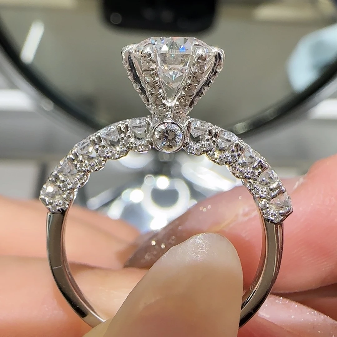 实验室培育钻石18K金镶嵌蕾丝白月光1卡