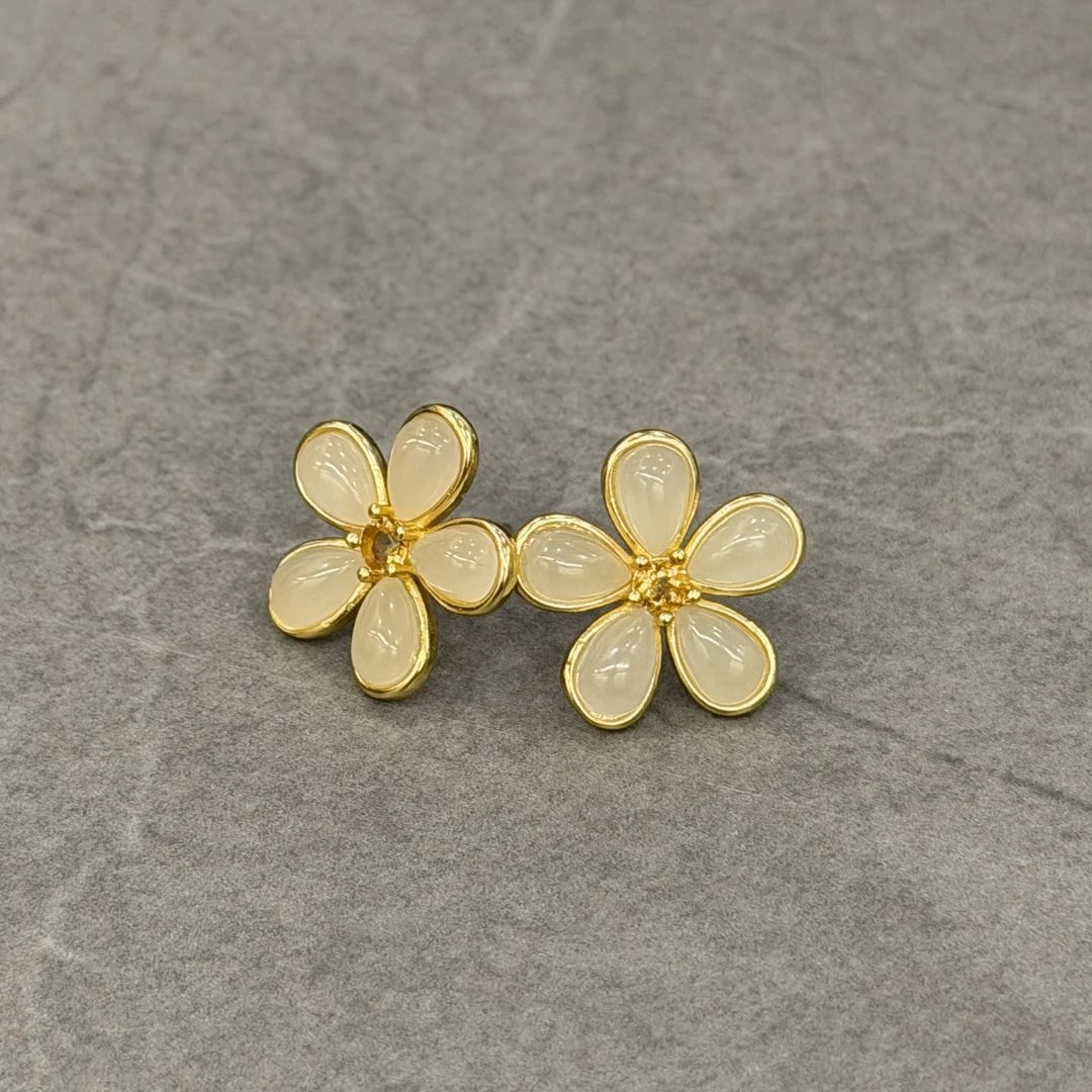 【花花】心如珠宝 和田玉五瓣花耳钉