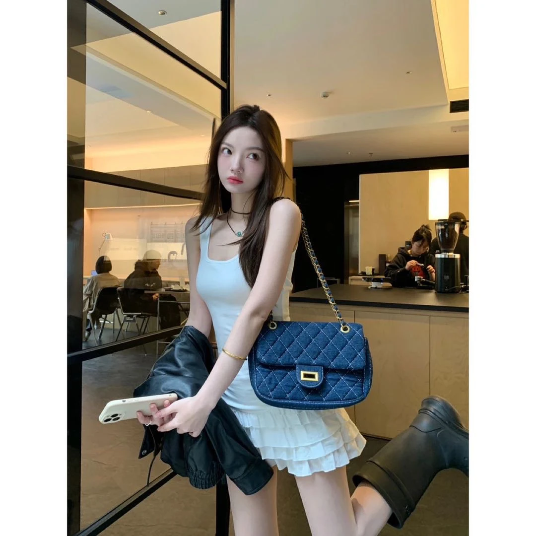 花苞奶油~方领背心连衣裙女春修身收腰拼接白色无袖针织短裙