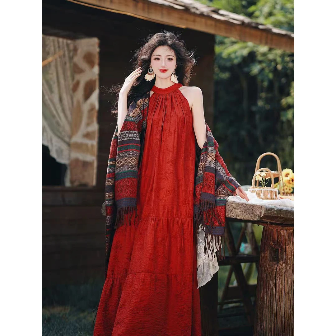 红色挂脖连衣裙大码胖度假风设计感后背系带宽松氛围感别致长裙