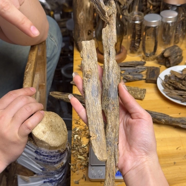 沉香手把件白棋品种块料58克