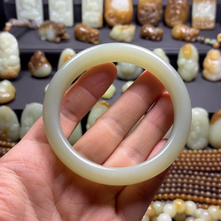 和田玉（糖玉）未镶嵌手镯60