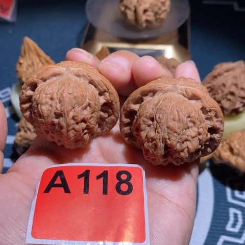 文玩核桃吊坠42血麒麟有黄