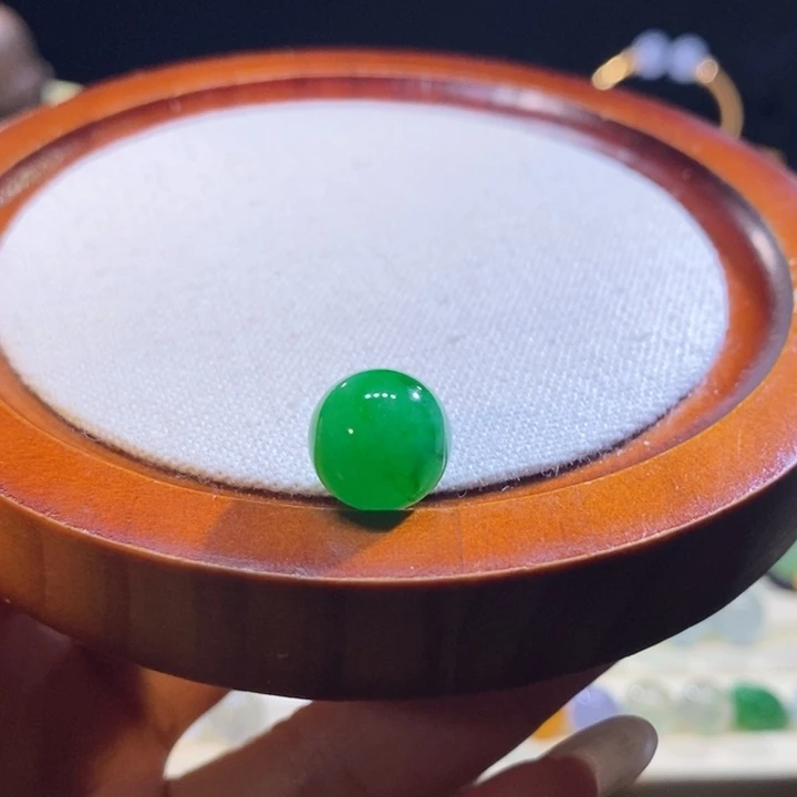 翡翠未镶嵌吊坠(不含链)翡翠冰辣阳绿色珠卡12.3m