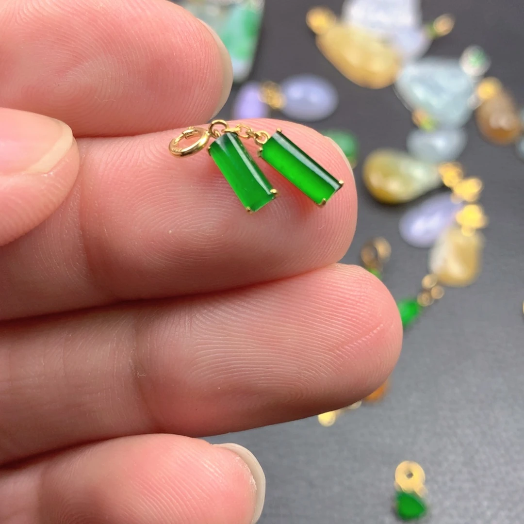 【闪购商品】颈饰18K金镶嵌翡翠