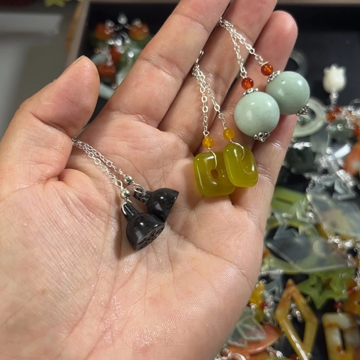 蛇纹石玉合金耳饰