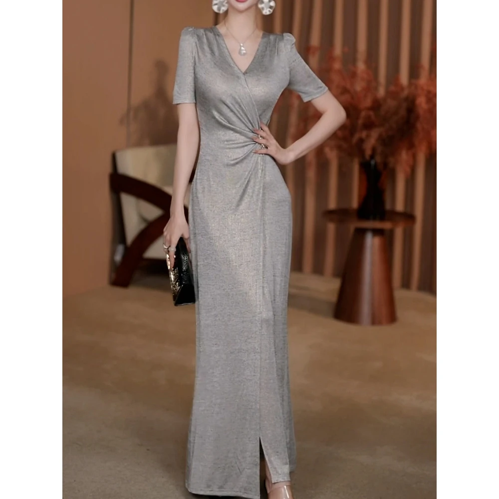 轻奢御姐范纯色V领连衣裙2025夏季新款时尚洋气侧开叉显瘦包臀裙