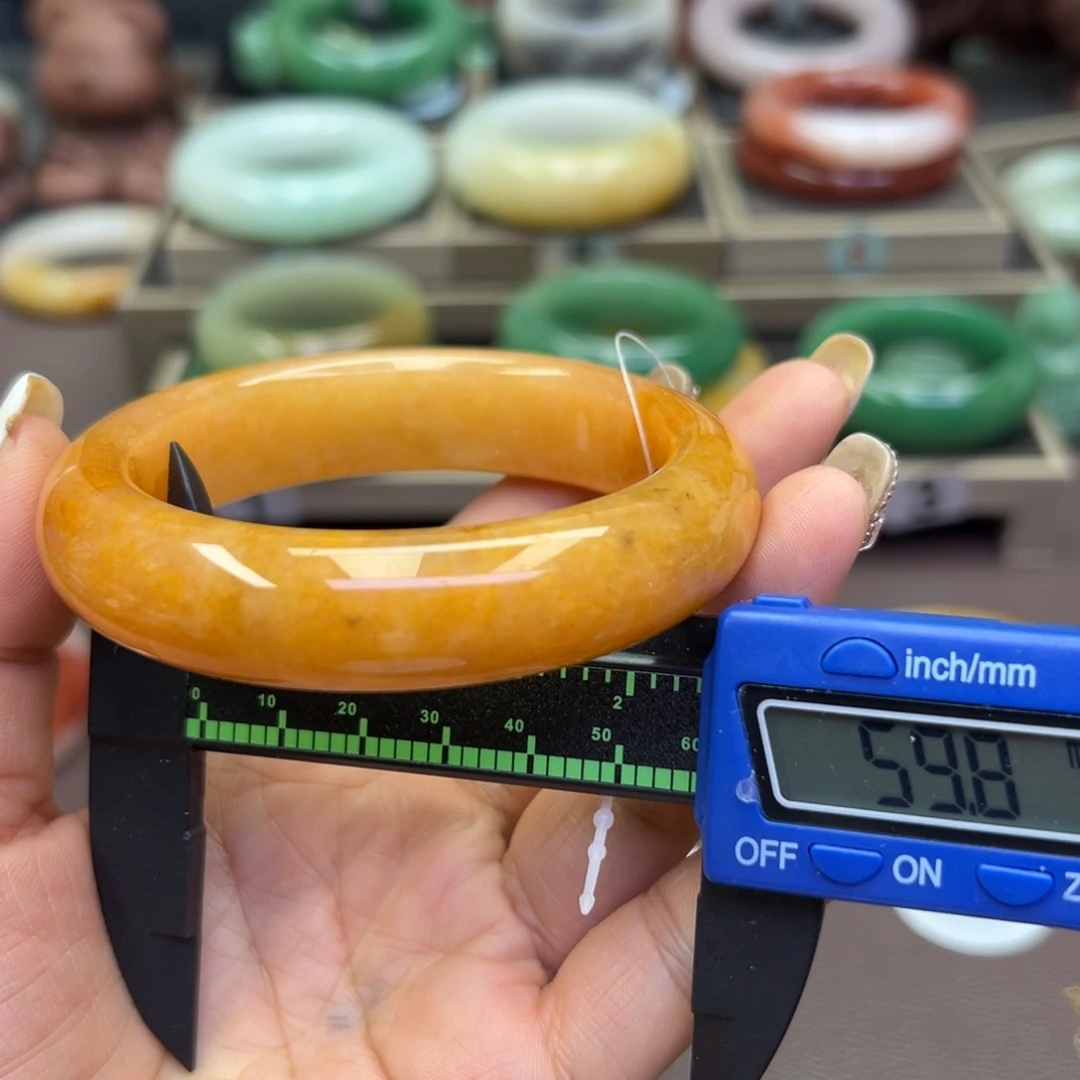 未镶嵌手镯石英岩玉