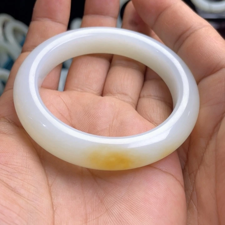 【闪购商品】未镶嵌手镯和田玉