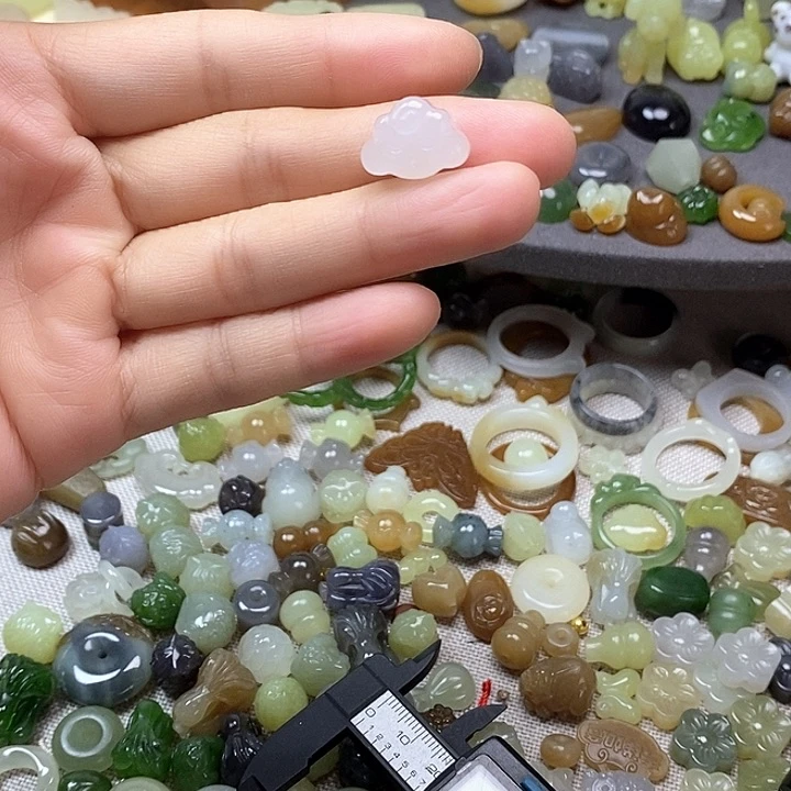 未镶嵌和田玉挂件云朵