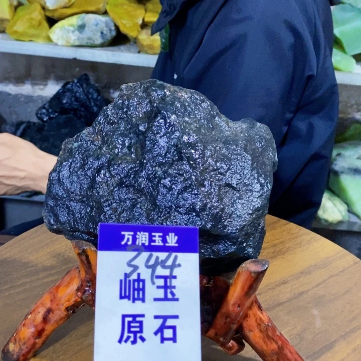 蛇纹石玉未镶嵌原石