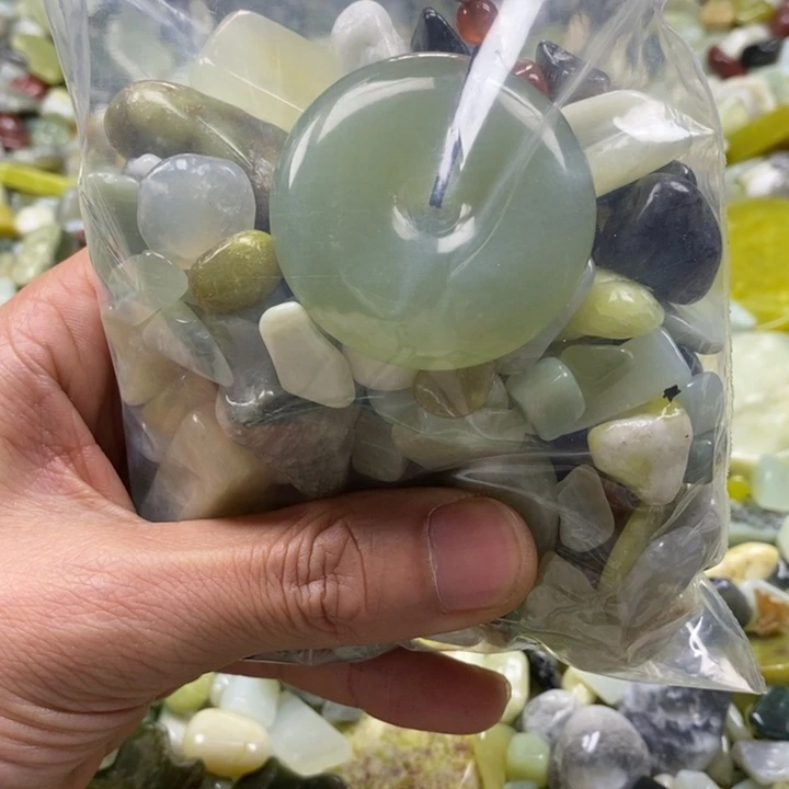 蛇纹石玉鱼缸石未镶嵌