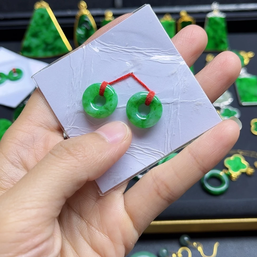 翡翠未镶嵌颈饰有纹裂