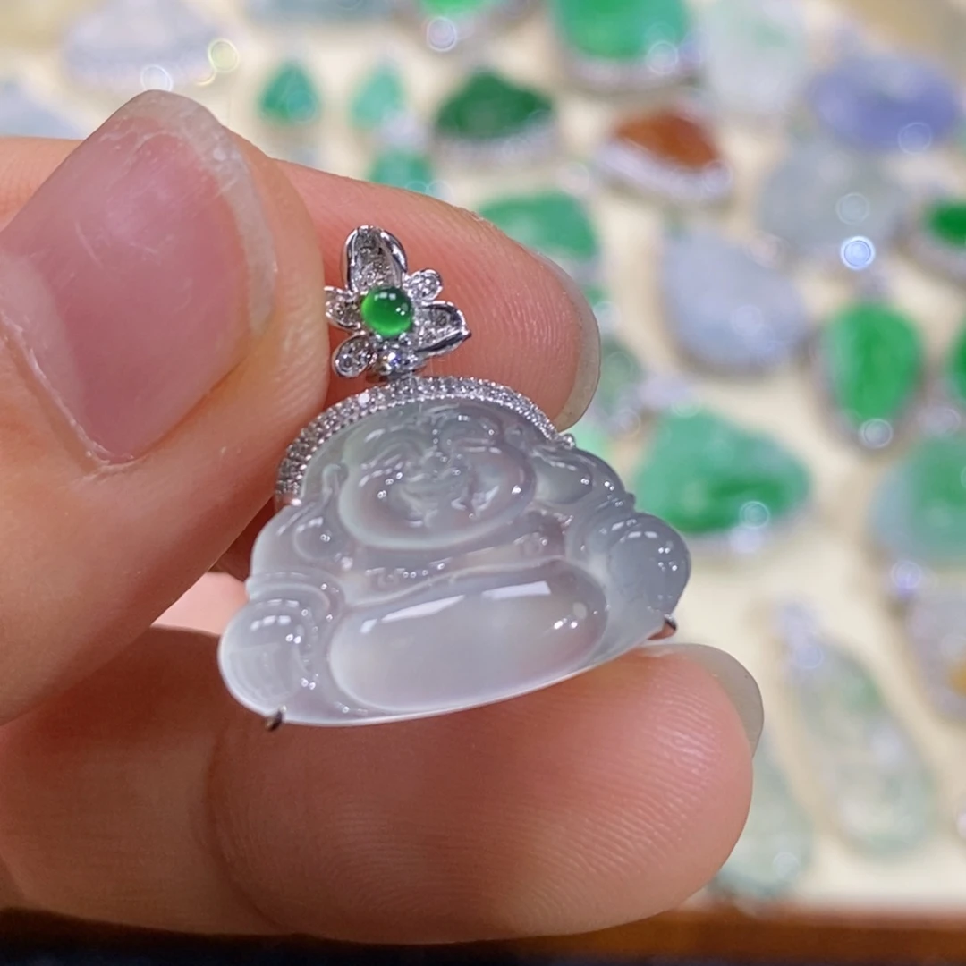 颈饰18K金镶嵌翡翠