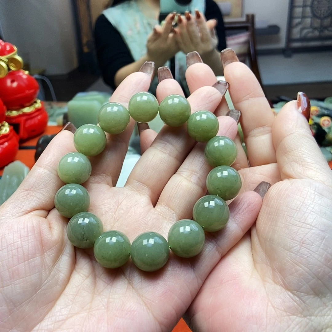 颈饰未镶嵌和田玉回*