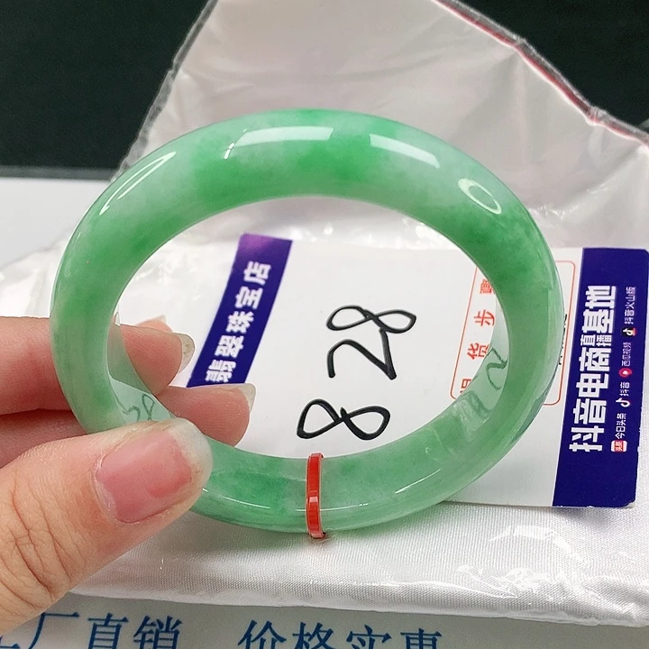 翡翠手镯未镶嵌翡翠