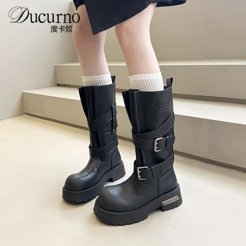 时髦飞起新款复古皮带扣毒液靴厚底增高朋克机车靴中筒骑行靴女