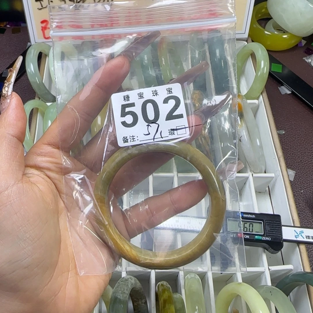 唯***苏蛇纹石玉未镶嵌手镯