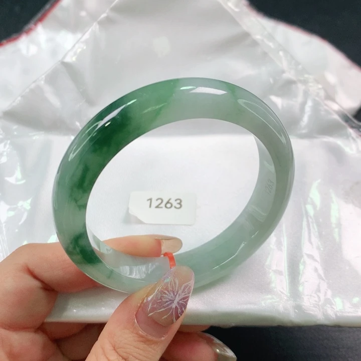 翡翠手镯未镶嵌03。