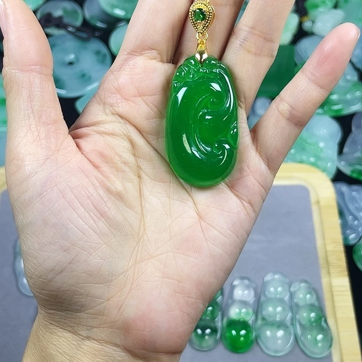 2***9翡翠未镶嵌颈饰吊坠