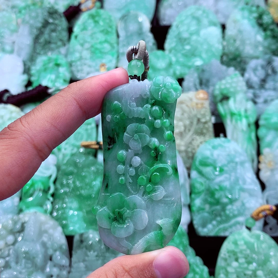 吊坠(不含链)未镶嵌翡翠