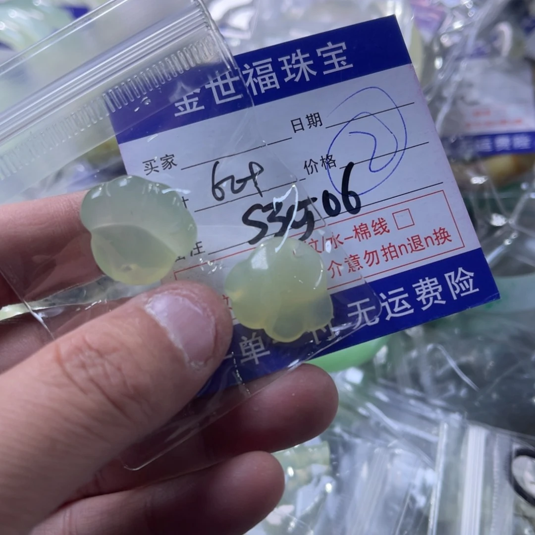 蛇纹石玉颈饰未镶嵌