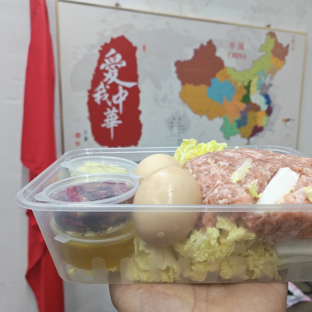 户外野炊鸡蛋肉沫炒白菜简易卡式炉制作