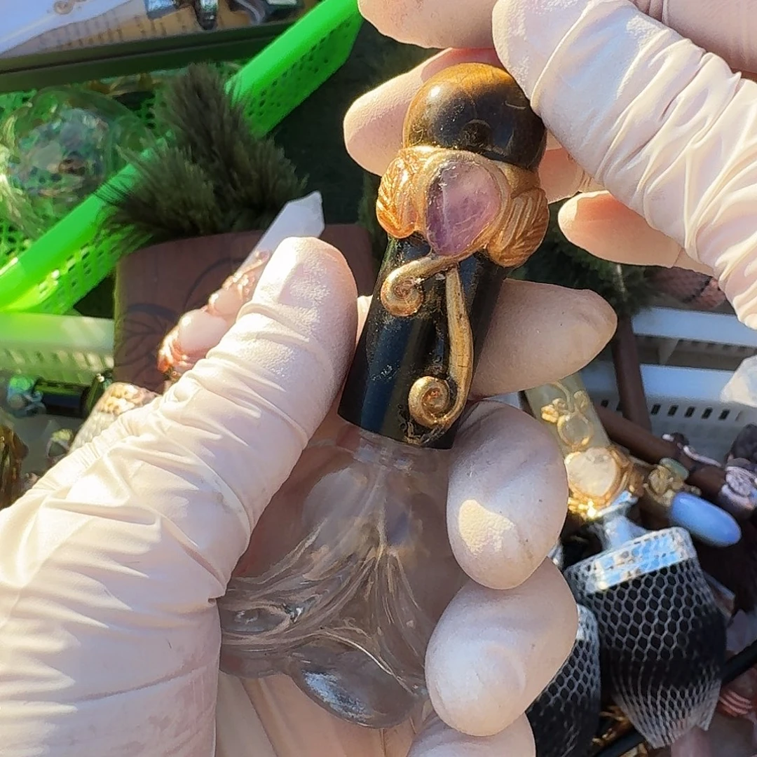 紫晶未镶嵌颈饰白