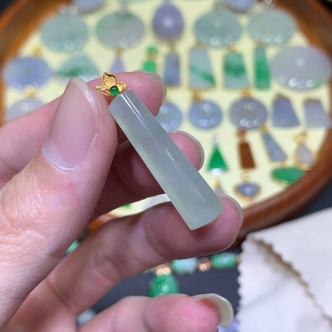 翡翠吊坠(不含链)18K金镶嵌