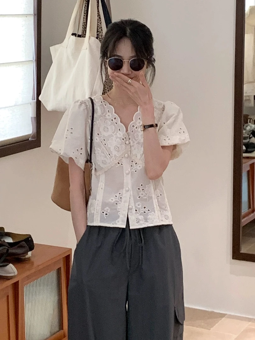 花边镂空V领刺绣短袖衬衫女夏季小清新显瘦上衣