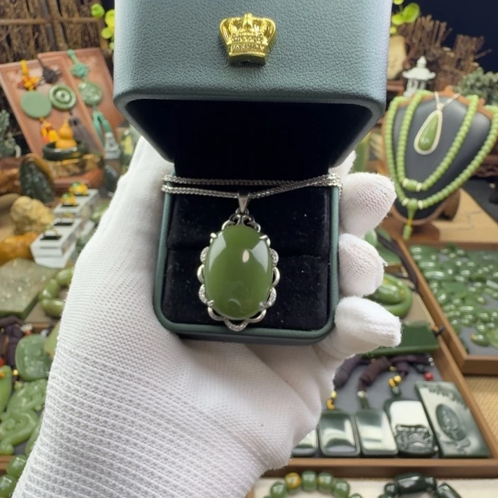 岫岩老玉（透闪石质玉）未镶嵌颈饰