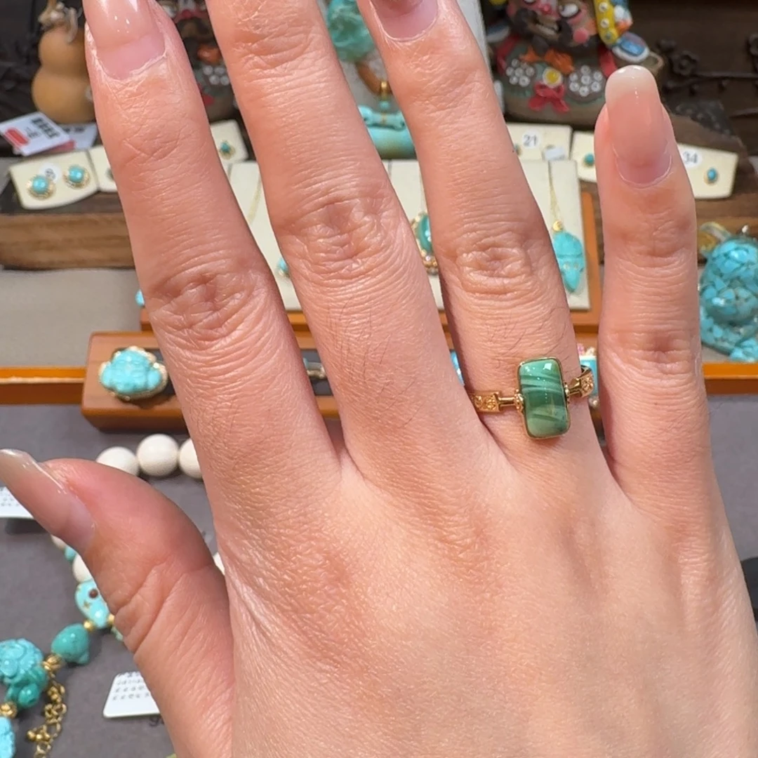 绿松石18K金镶嵌戒指水波纹