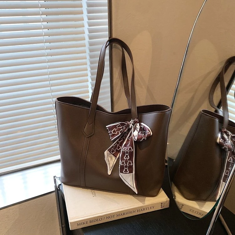 大容量女包通勤潮秋冬单肩托特包包2025新款硬底简约百搭时尚韩版