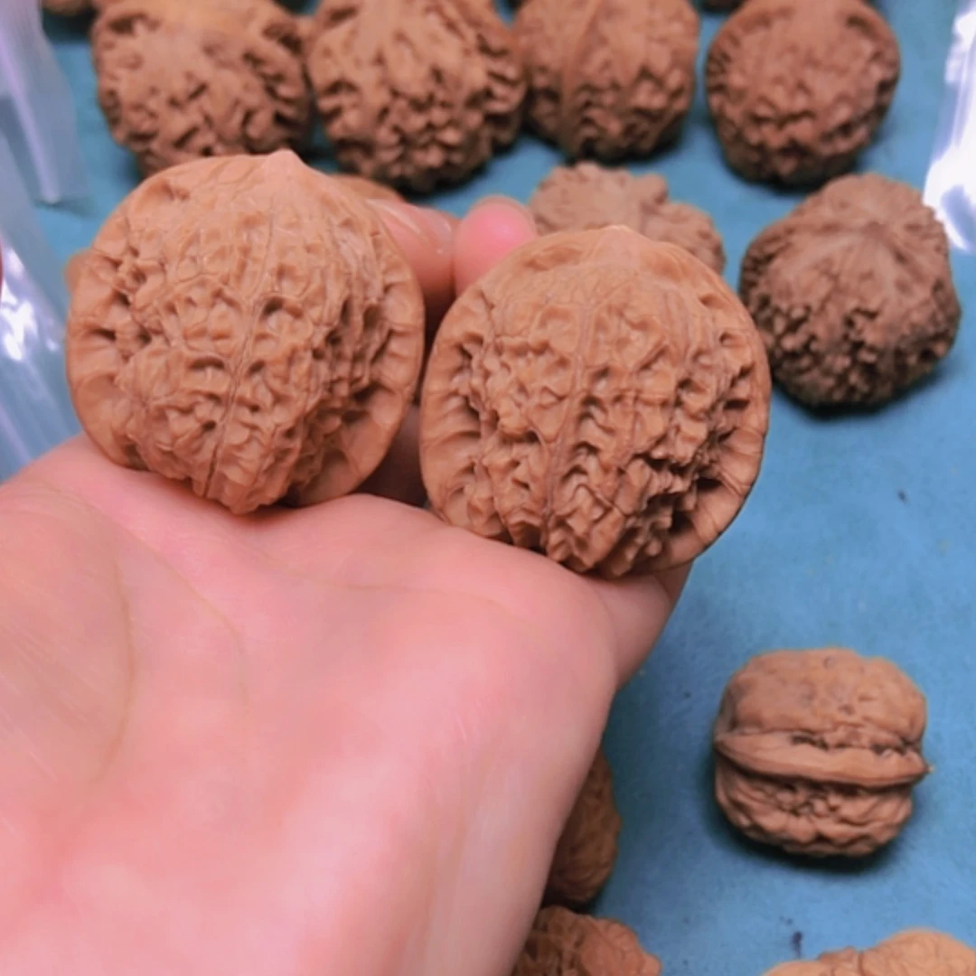【闪购商品】把件核桃37血麒麟修尖