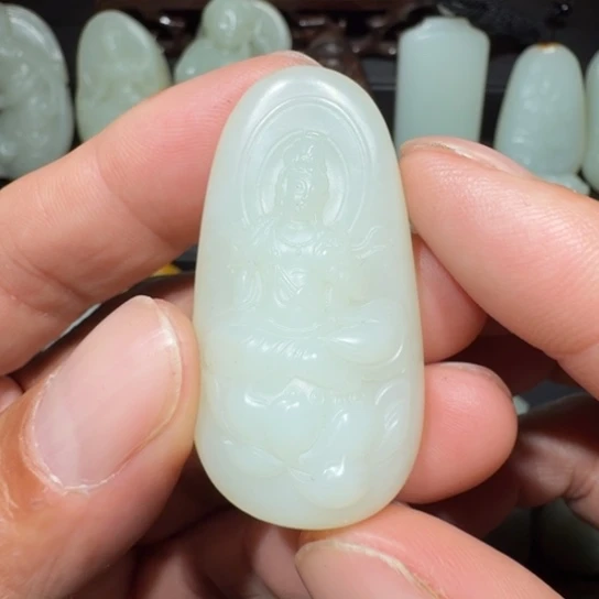 颈饰未镶嵌和田玉心**和