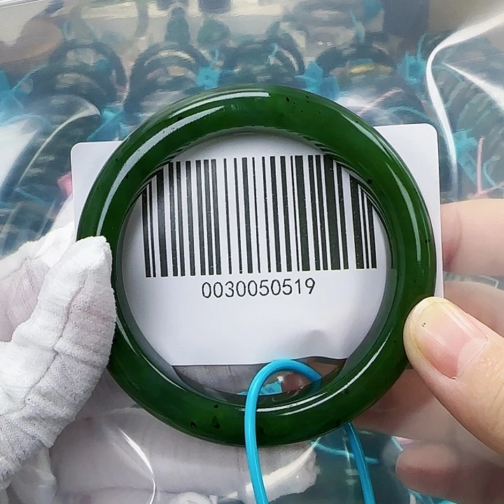 和田玉未镶嵌手镯微瑕57