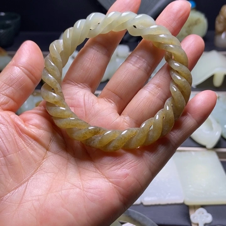 伊***拉和田玉未镶嵌挂件