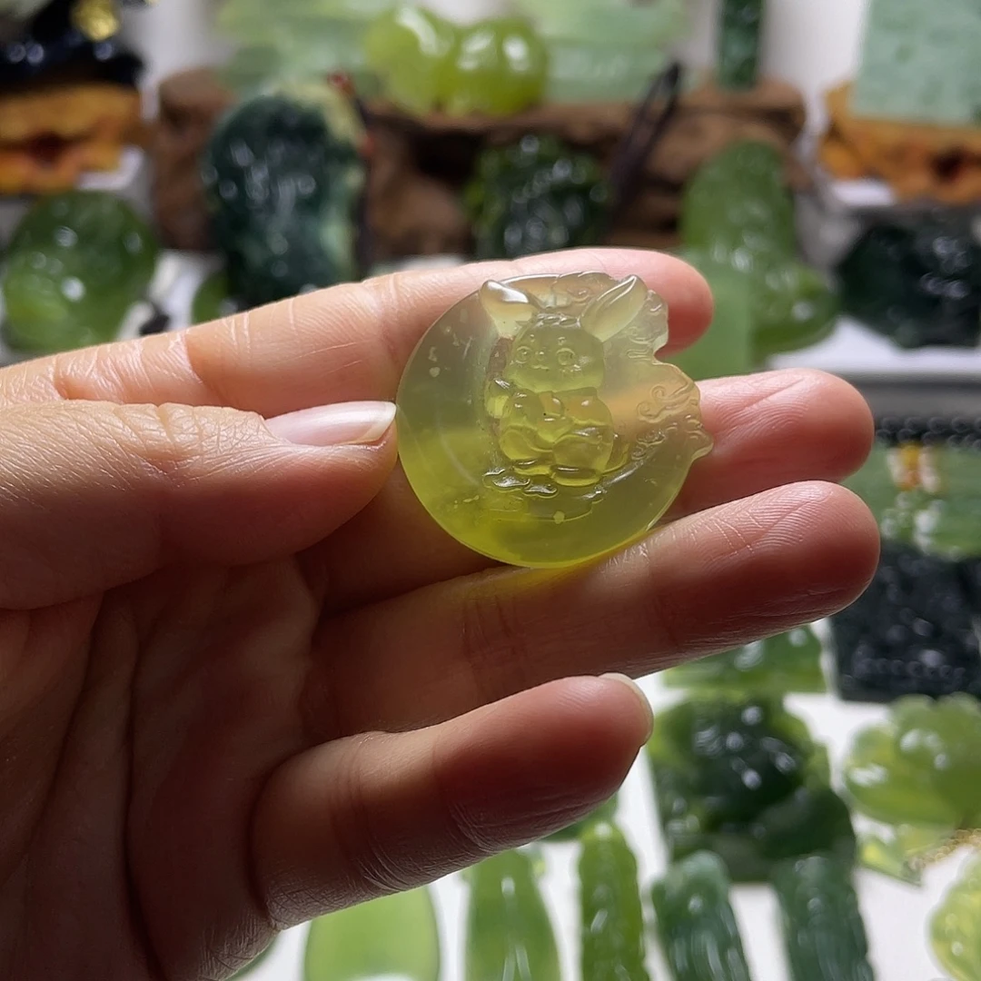 蛇纹石玉未镶嵌颈饰