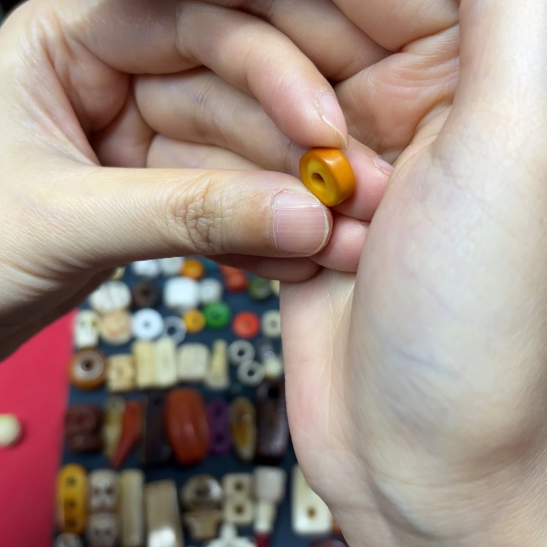 配饰和其他饰物一样也可分为