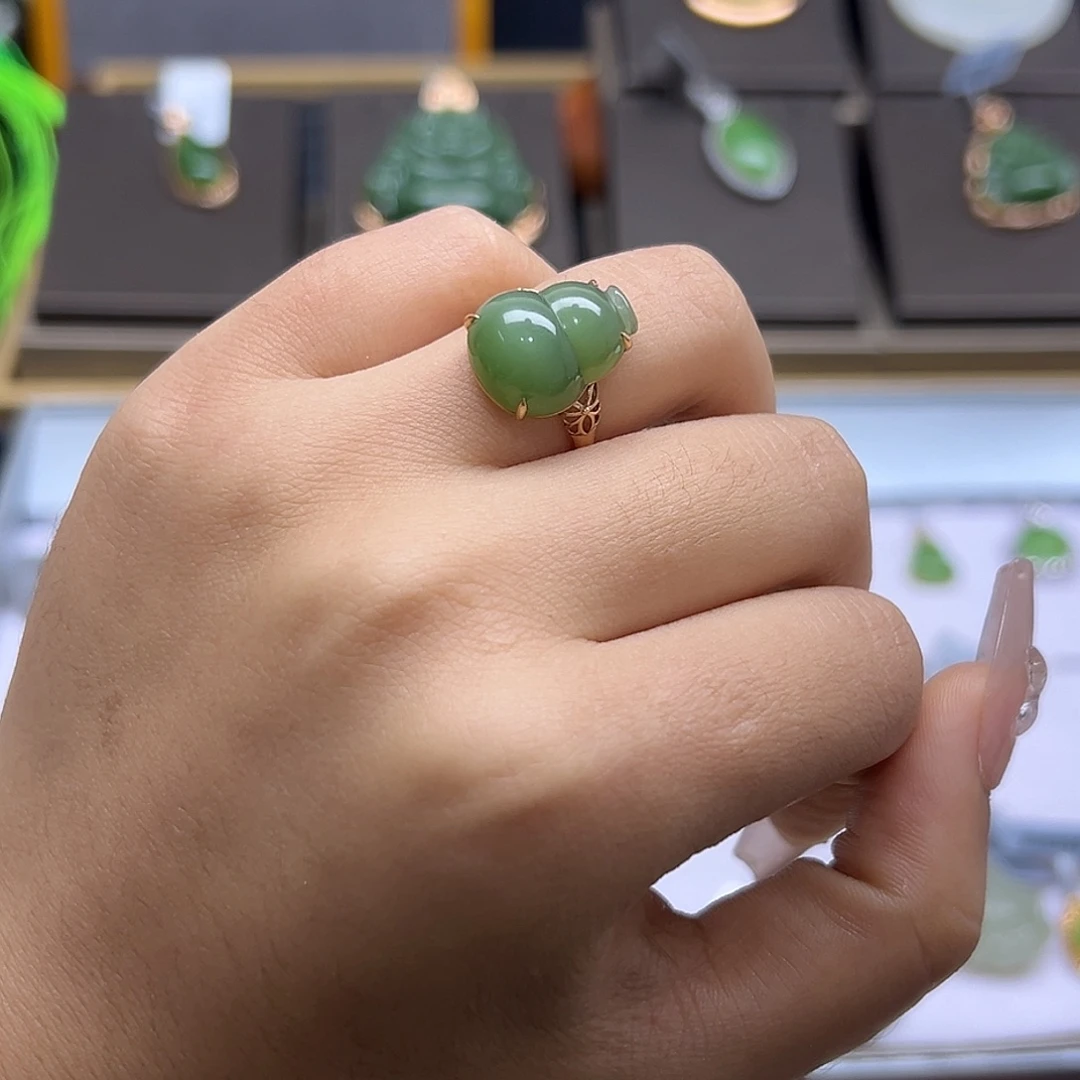 和田玉18K金镶嵌戒指