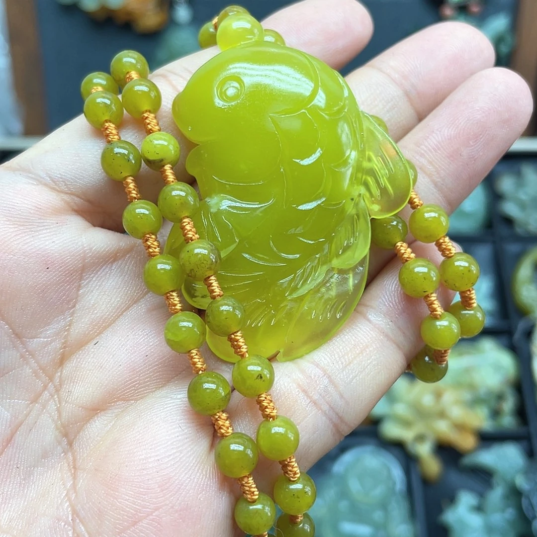 蛇纹石玉未镶嵌颈饰