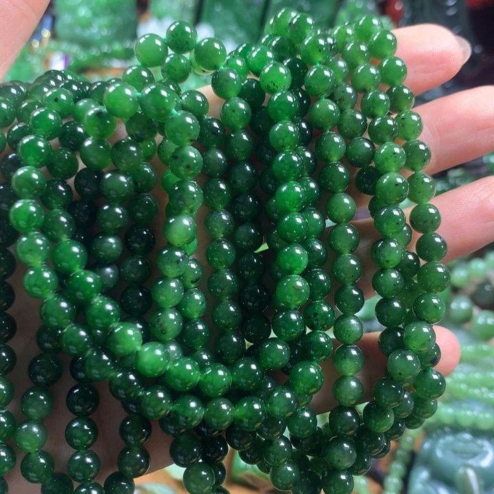 和田玉未镶嵌颈饰一条