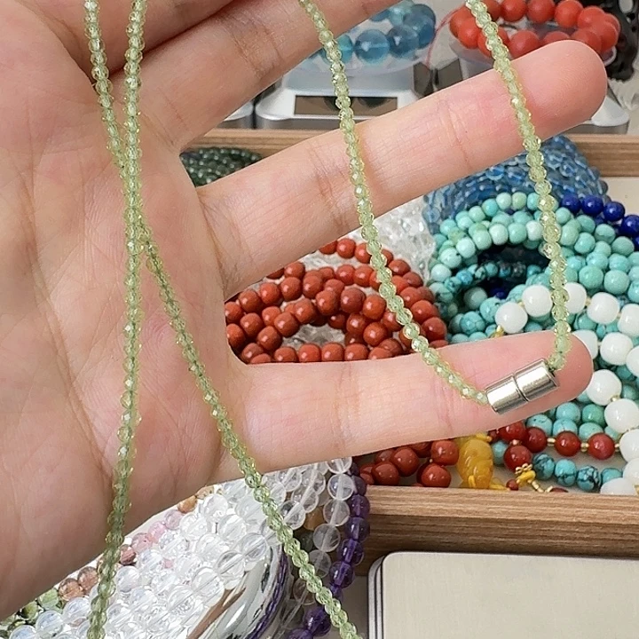 颈饰未镶嵌橄榄石矿坑